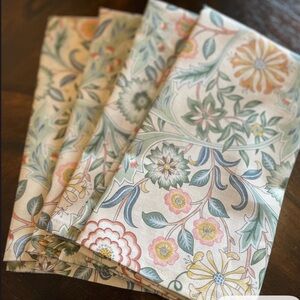 Elegant Floral Table Napkins - Multicolor